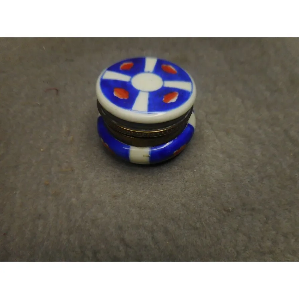 VINTAGE FRENCH PORCELAIN & BRASS SNUFF / TRINKET‎ BOX 2 1/4